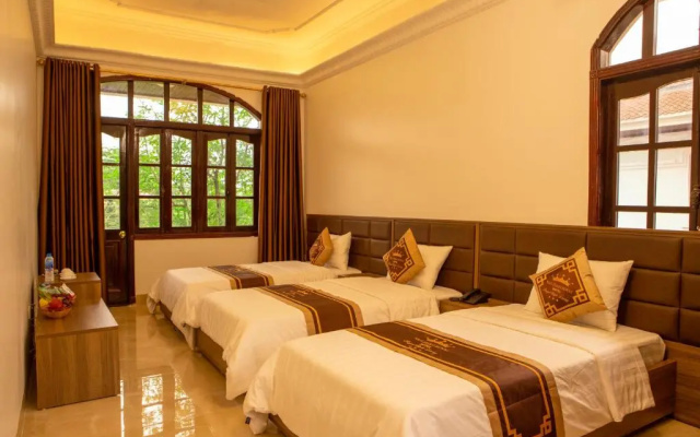Van Xuan Royal Hotel