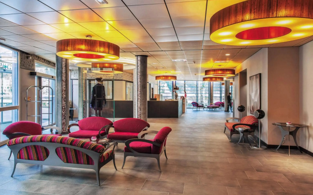 Отель Spark by Hilton Lyon Ouest