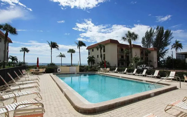 Sandalfoot Beachfront Condominium