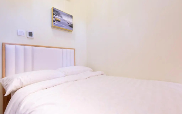The new is Woody House hotel.