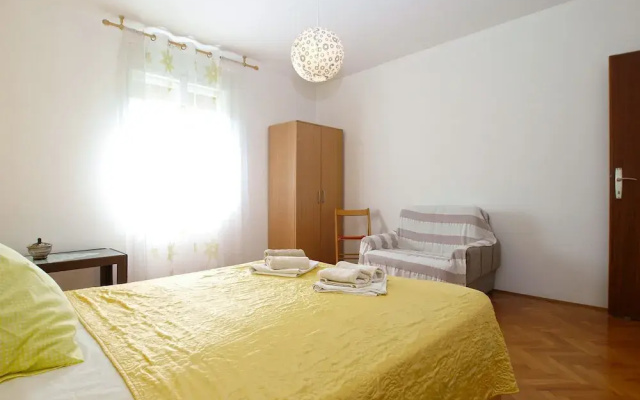 Apartment 686