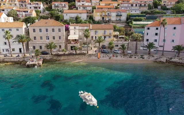 Stunning Home in Zavalatica With Wifi and 2 Bedrooms
