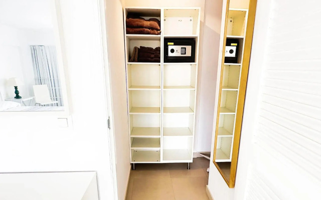 Skol 302 Super One-bedroom Duplex with Sea Views