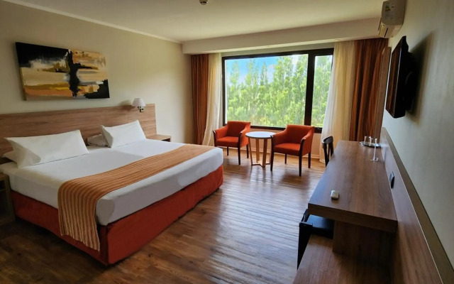 Xelena Hotel & Suites