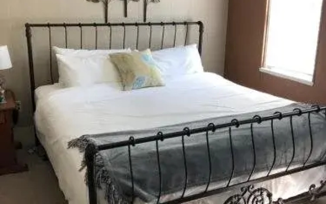 The Frogtown Inn And 6 Acres Restaurant