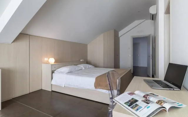 Aparthotel Grel Suite 208
