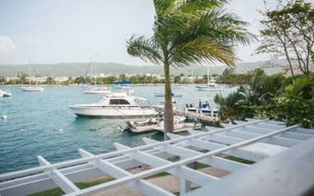 Отель Seawind On The Bay Beach Condo OLR бассейн