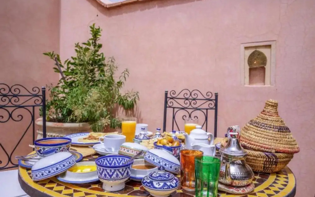 Riad Lakouas, Authentic Santal Room Situe a Marrakech No001