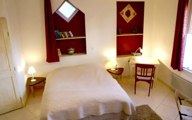 Studio in Villenouvelle, With Enclosed Garden and Wifi