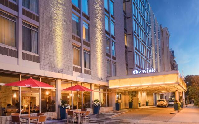 The Wink Hotel вид на фасад