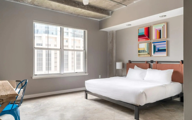 Austin Awesome 2BD 2BA Downtown Apartment