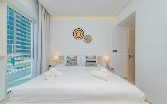 Amazing Stay in Marina With Balcony & View