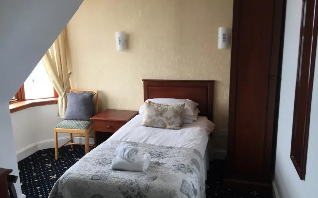 Marine Hotel