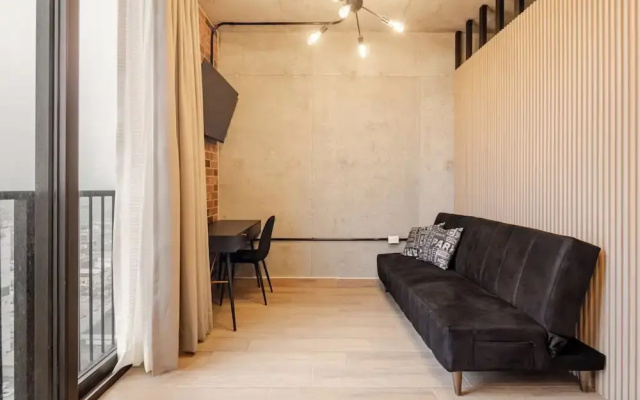 Stylish Private Room City Views & Prime Location