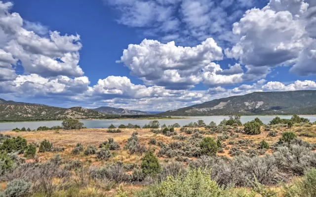 Quiet Pagosa Springs Cabin: Lake & Mountain Views!