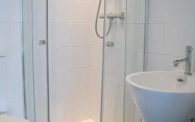 Harlow Apartment 3