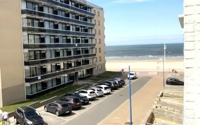 Well-kept Corner Apartment in Koksijde