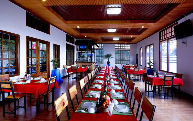 Pine Land Oasis Hotel