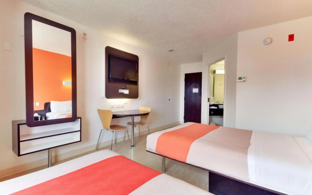 Motel 6 Lewisville, TX - Dallas