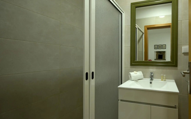 Ribeira das Casas Apt 1A by Homie