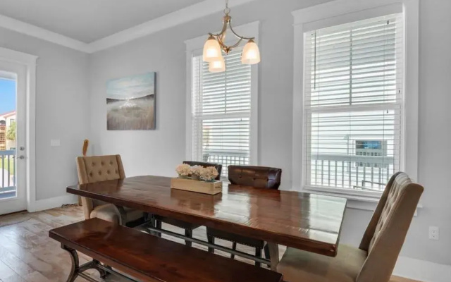 Daydream Beach 4 Bedroom Home by RedAwning