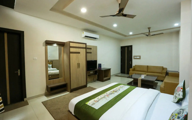 Royal Crown By OYO Rooms
