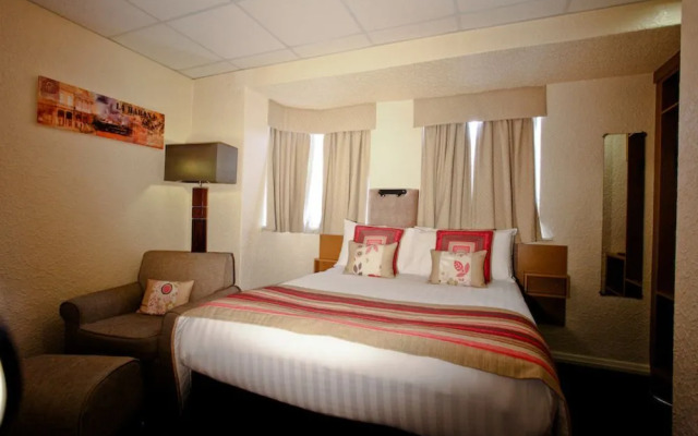 Clifton Court Metro Hotel