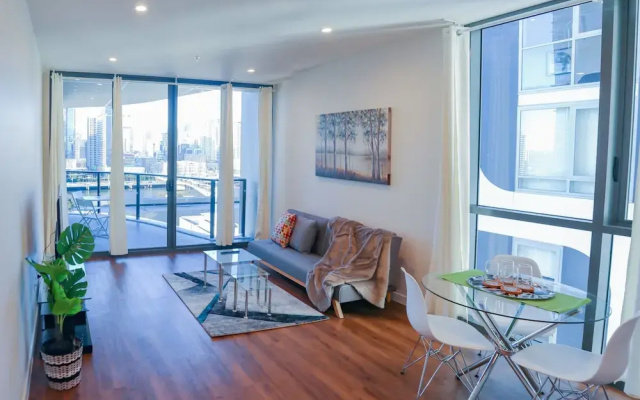 Waterfront City View Apartment