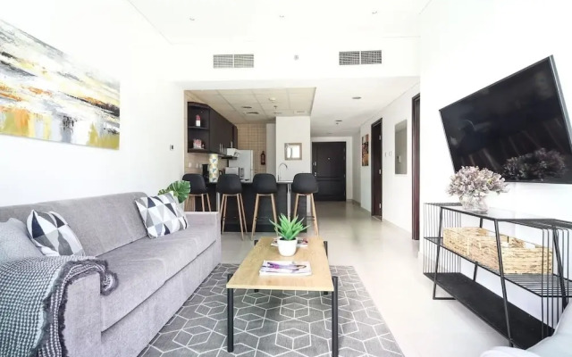 Minutes From JBR Beach! Beautiful 1BR in Marina!