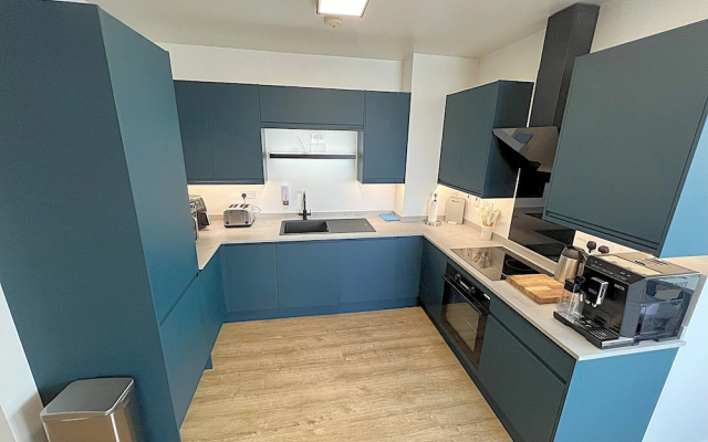 City Centre - Sleeps 4 & Free Parking