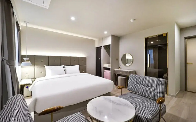 Den Basta Hotel Daeyeon