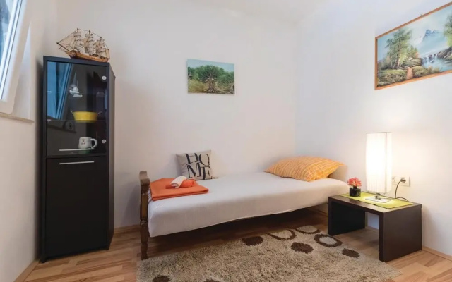 Nice Home in Bacinska Jezera With Wifi and 3 Bedrooms