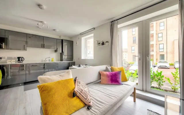 Bright 2BR Home Near Royal Mile