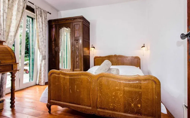 Authentic Dalmatian Hillside Escape With Pool, Sauna & BBQ