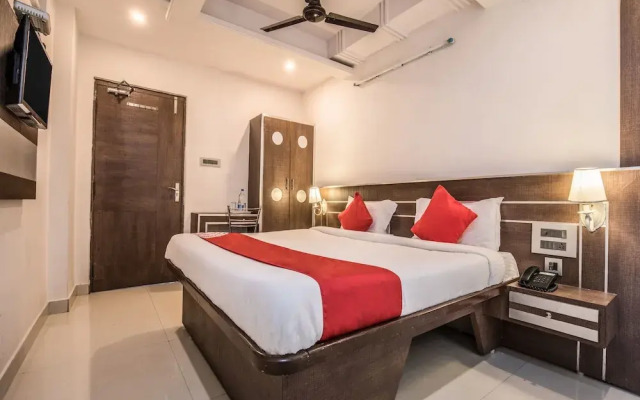 OYO 16930 Madhura Inn