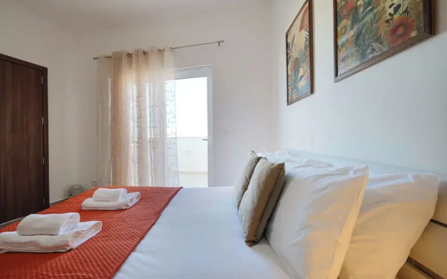 Corner Terrace 1BR Penthouse - Sea Views