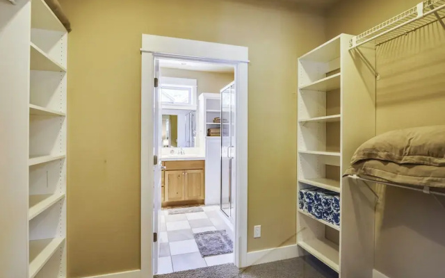 Big Canyon Home with Pool, Hot Tub, and Deschutes River Trail Access by RedAwning