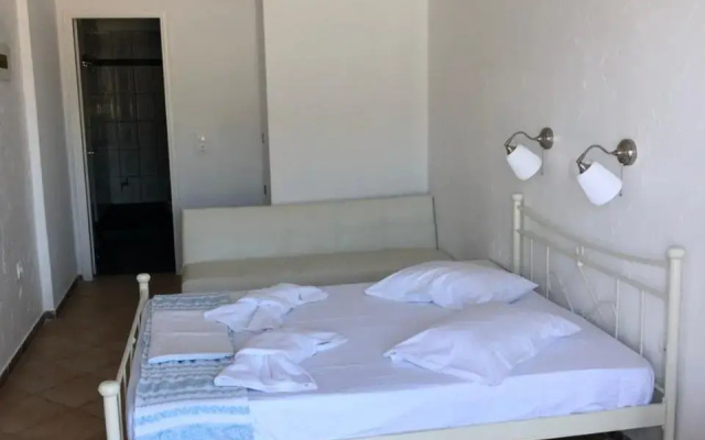 Salt & Blue Rooms