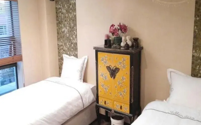 Cuimei Suite Guesthouse For Female Only (только для женщин)