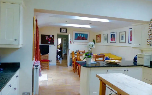 Veeve  Traditional 5 Bed House Orlando Road Clapham