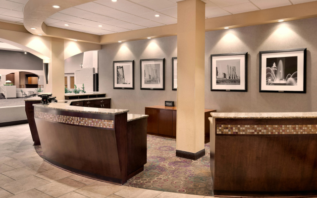 Embassy Suites by Hilton Kansas City International Airport