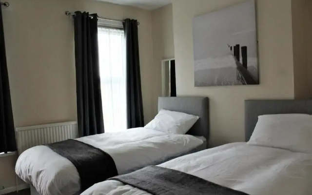 96 TENNENT St Guest House NEW