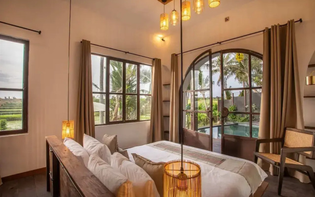 Tropical Private Villa, 3 BR, Canggu Ricefield View