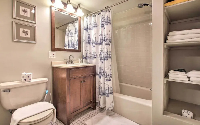 Inviting Salem Apartment Near Waterfront & Museums