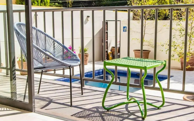 100MB Apt with Rooftop & Swimming Pool