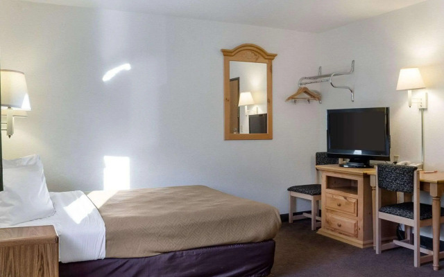 Rodeway Inn Near Mt. Rushmore Memorial