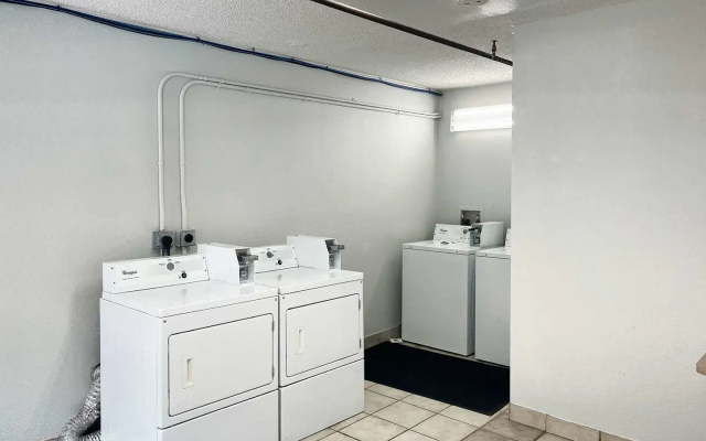 Studio 6 Suites Dayton, Oh - Englewood