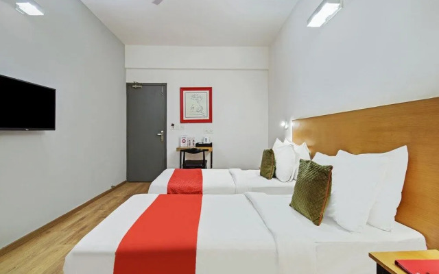 OYO Townhouse 030 Ashram Road Ahmedabad
