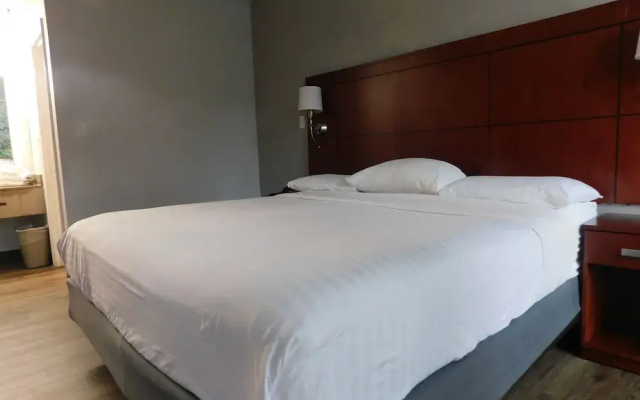 Landmark Inn