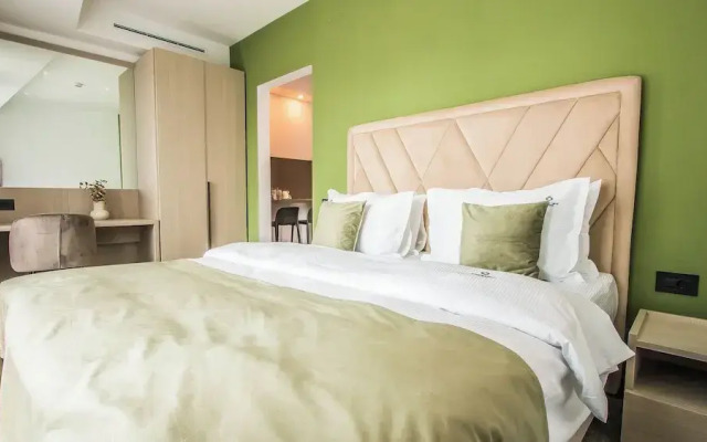Central Carol ApartHotel 1